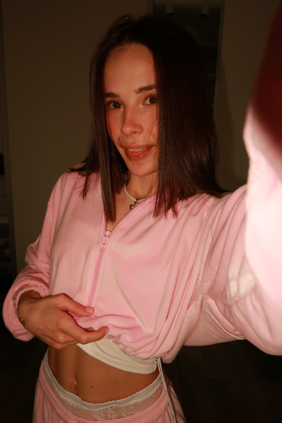 Tina brings the glow — live moments in Ahmedabad